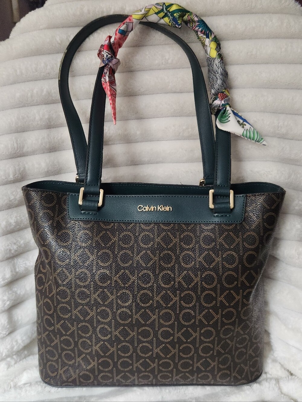 Calvin Klein Signature Design Shoulder Bag